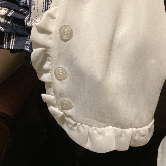 Ivory blouse with ruffle and 3/4 sleeves - Picture 4 of 5